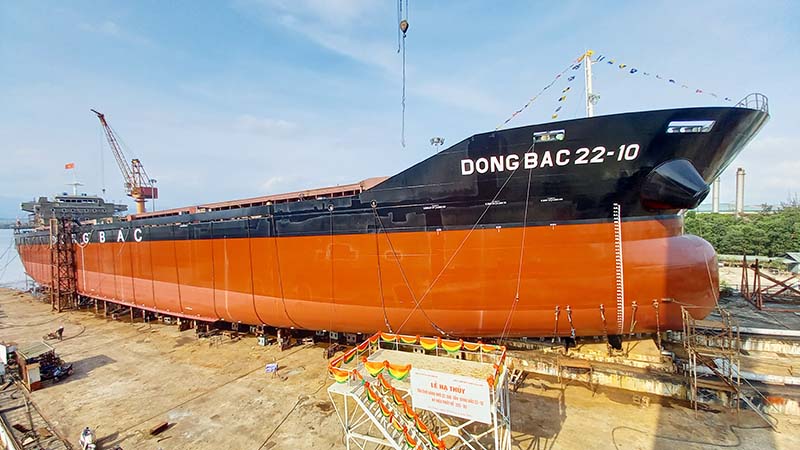 nhà máy đóng tàu đông bắc